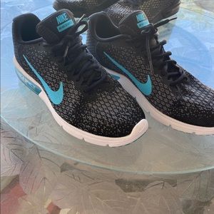 Nike Air Max Sequent 2 - size 9.5 men’s